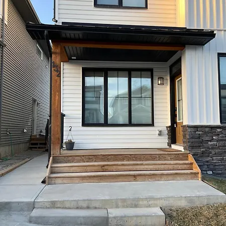 Entire House Villa Calgary Exterior photo